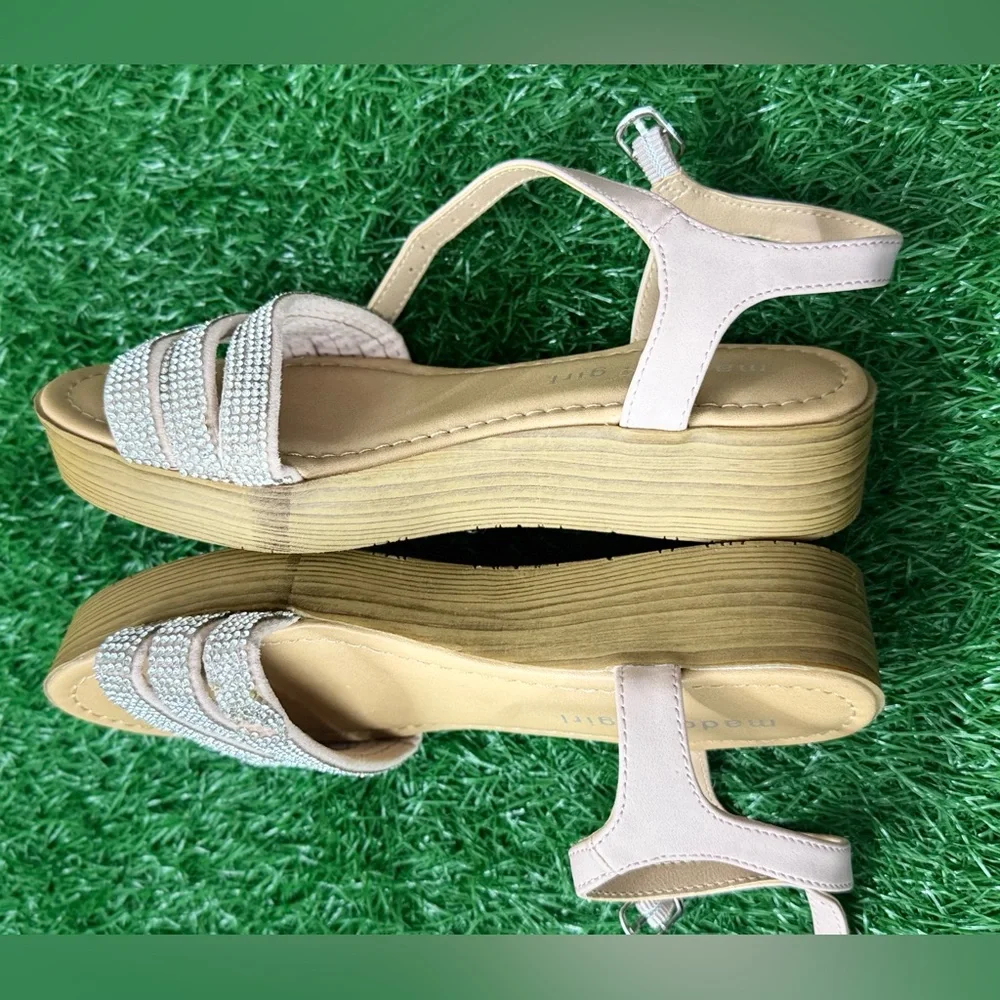 Madden Girl Silver Sandals Size 2‎